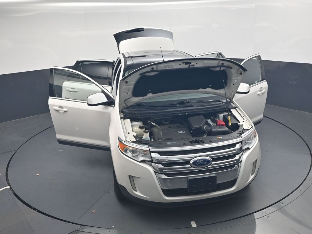 Used 2011 White Ford Limited image 47
