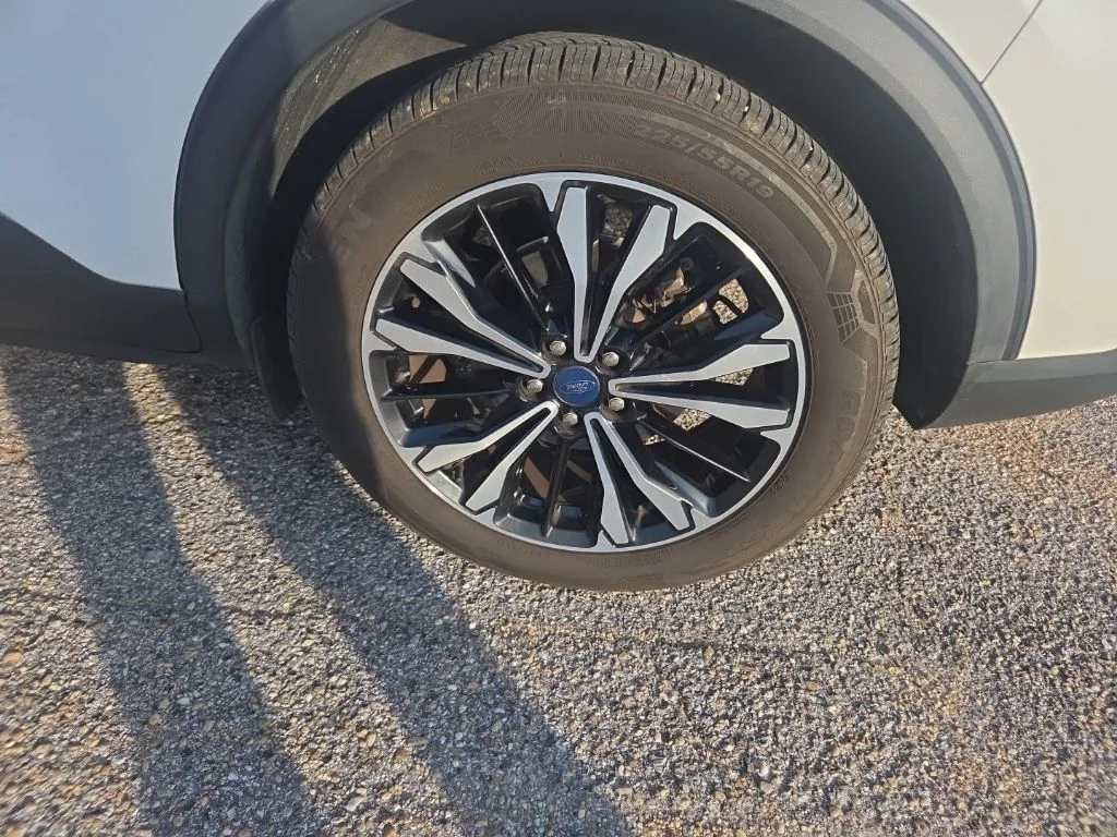 Used 2021 White Ford SE image 24