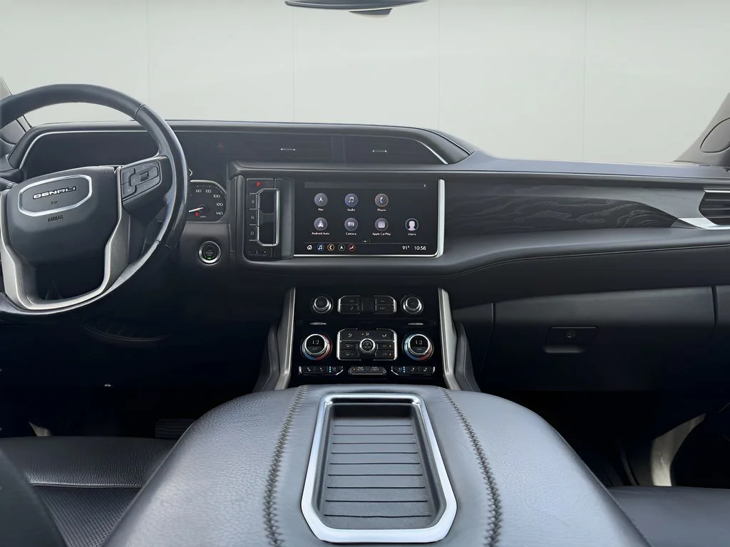 Used 2021 White Frost Tricoat GMC Denali image 10