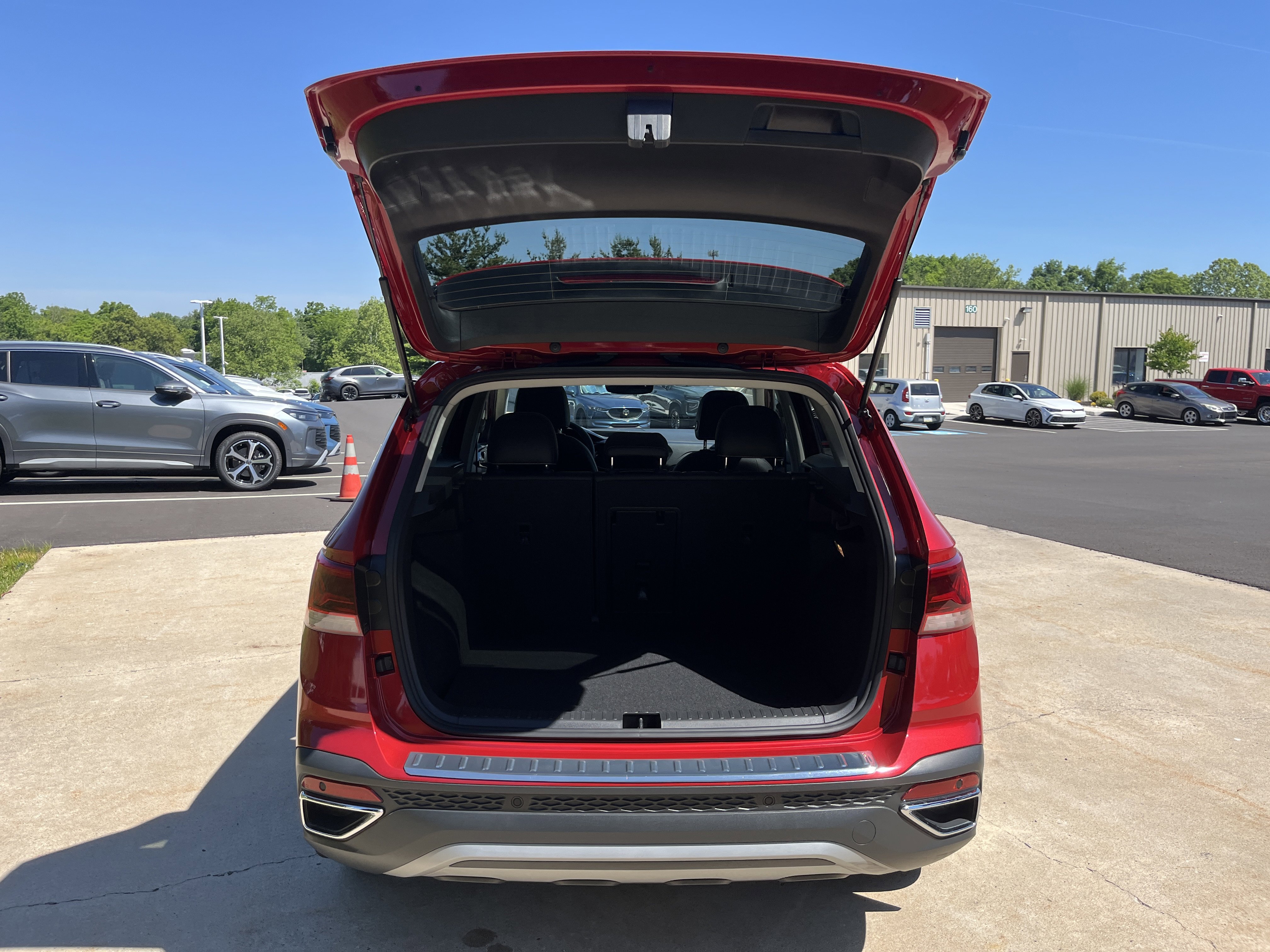 Used 2023 Kings Red Metallic Volkswagen SEL image 11
