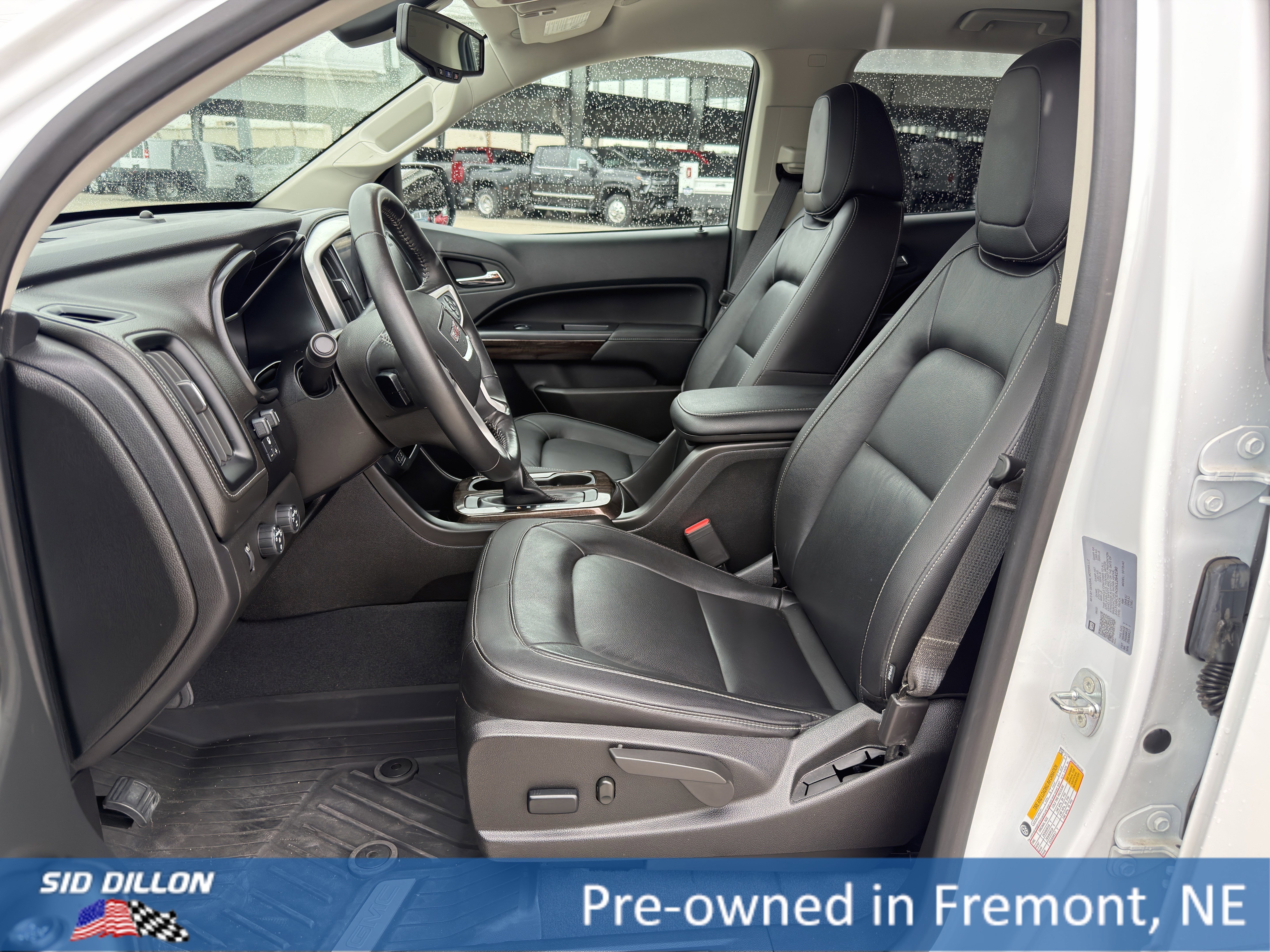 Used 2022 Summit White GMC 4WD Elevation image 14