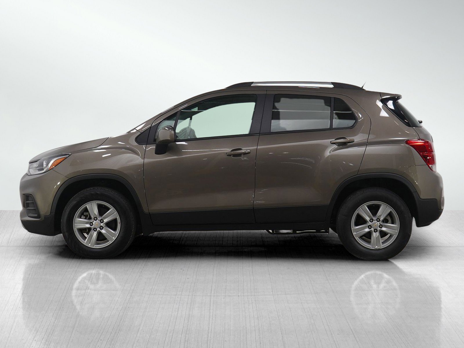 Used 2022 Chevrolet Trax LT with VIN KL7CJPSM1NB556717 for sale in White Bear Lake, Minnesota