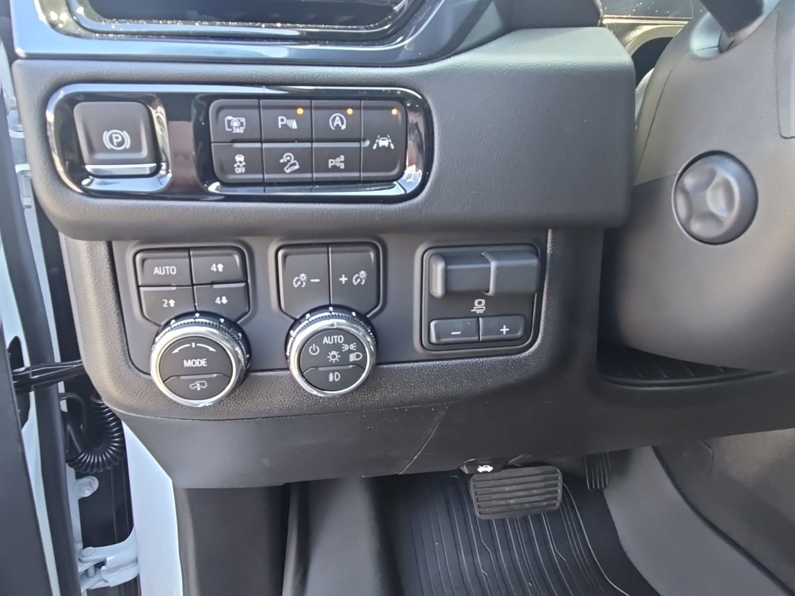 New 2026 Summit White GMC AT4 image 34