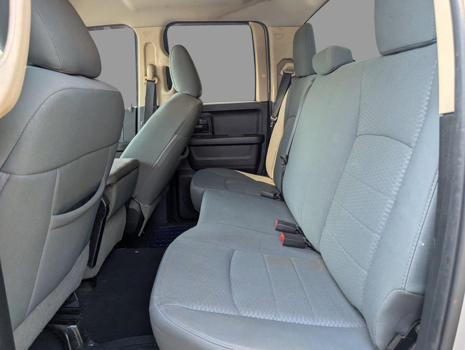 Used 2013 Bright Silver Metallic Ram Express image 30