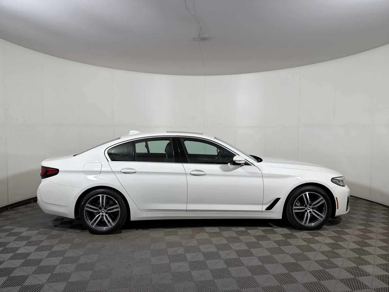 2023 BMW 5 Series 530i - Photo 7