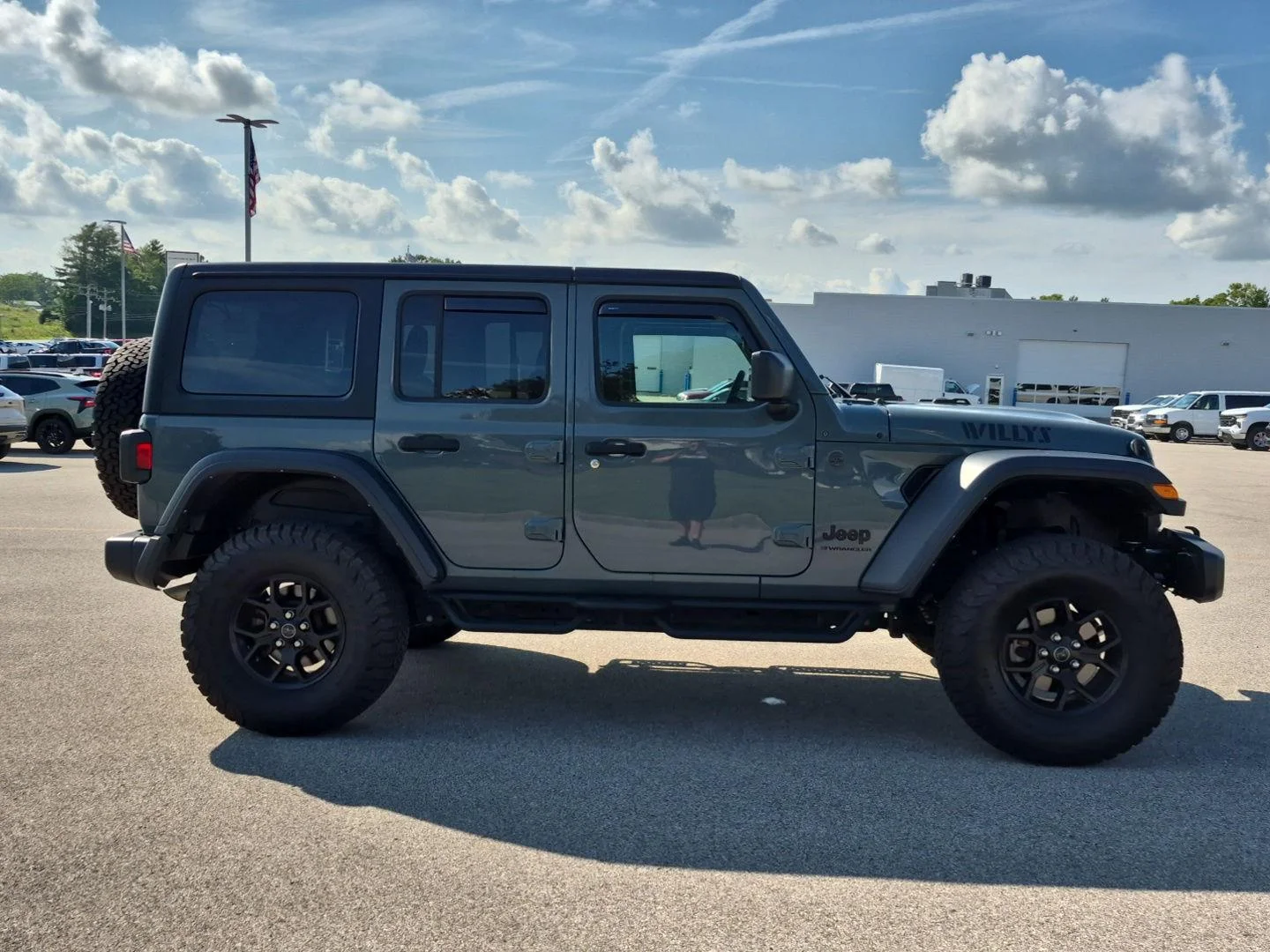 Used 2024 Gray Jeep 4-Door Willys 4x4 image 5