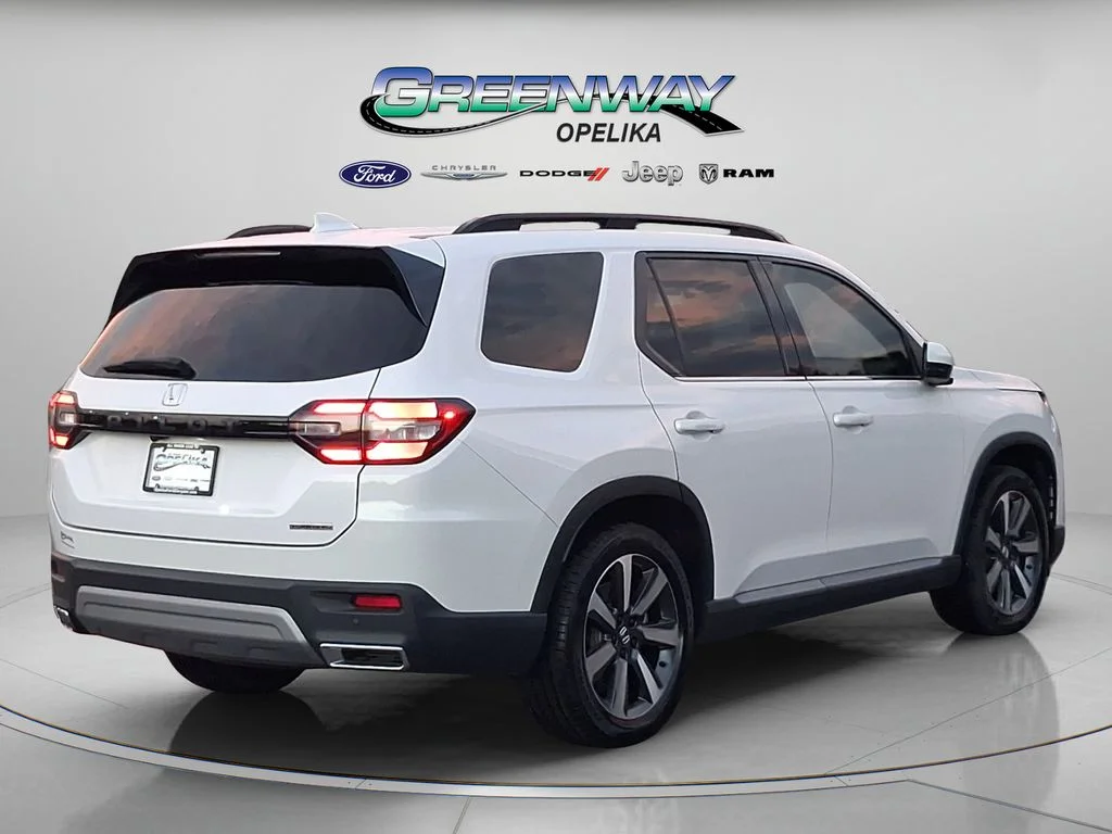 Used 2025 White Honda Touring image 7