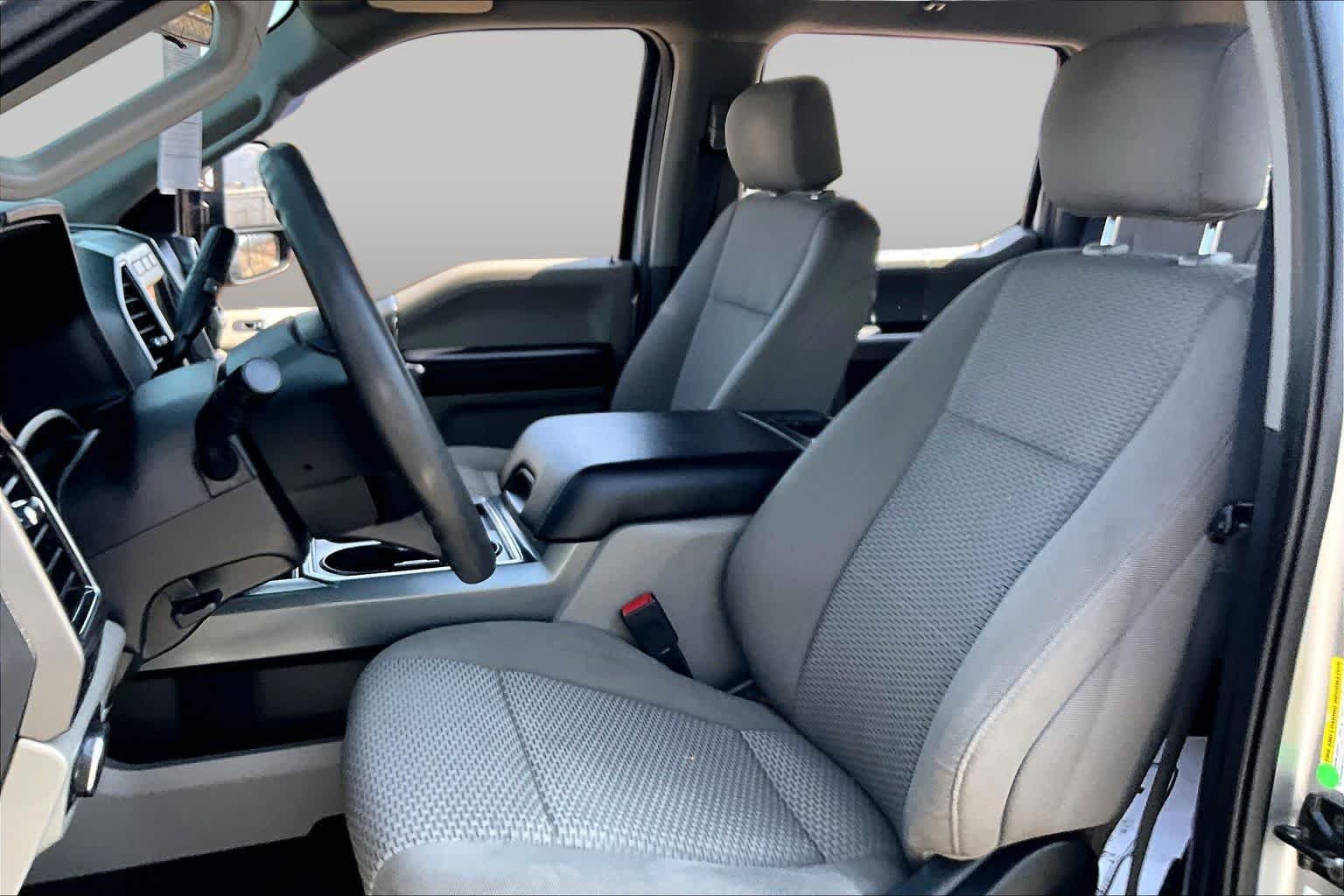 Used 2020 Iconic Silver Ford XLT image 9