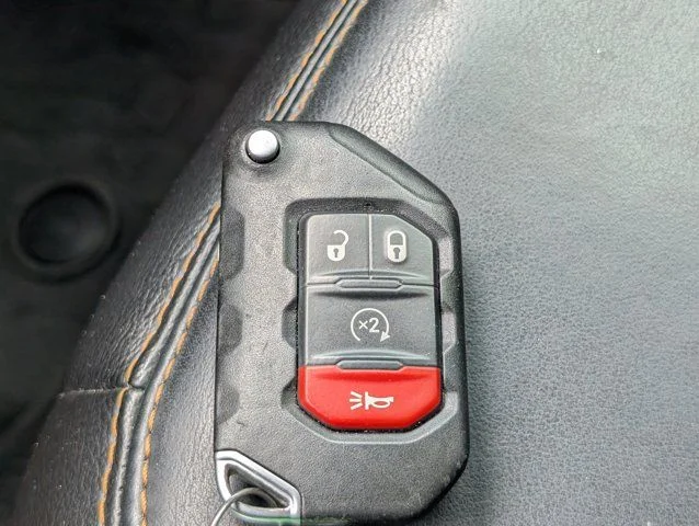 Used 2021 Snazzberry Pearlcoat Jeep Overland image 28