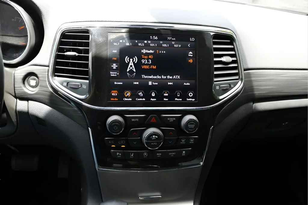 Used 2022 White Jeep Laredo X image 27
