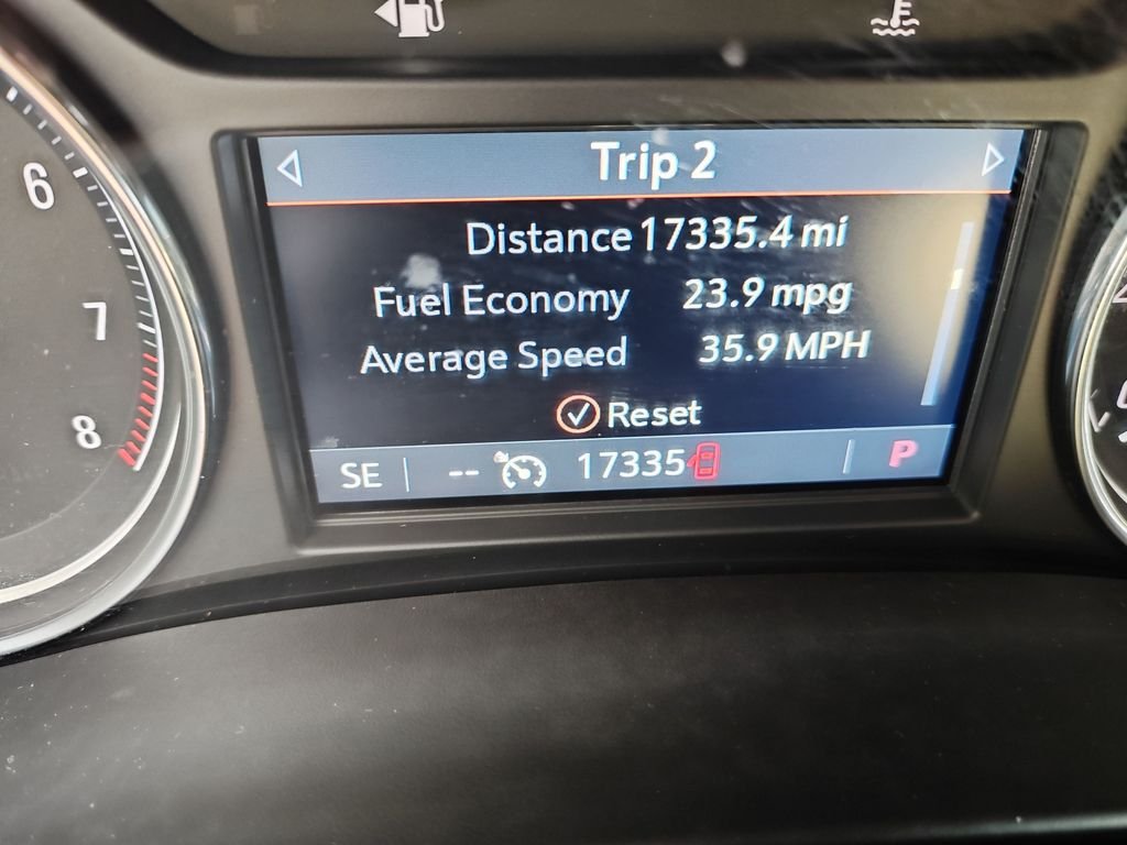 Used 2023 Green Buick Essence image 19