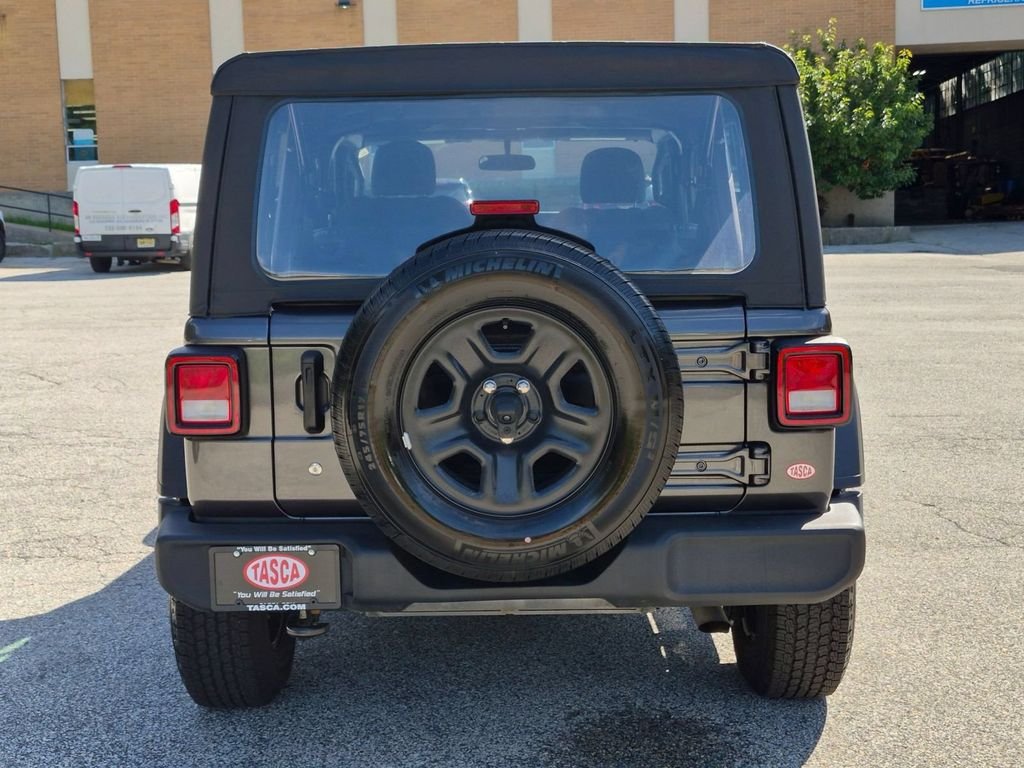 Used 2022 Gray Jeep Unlimited Sport image 4