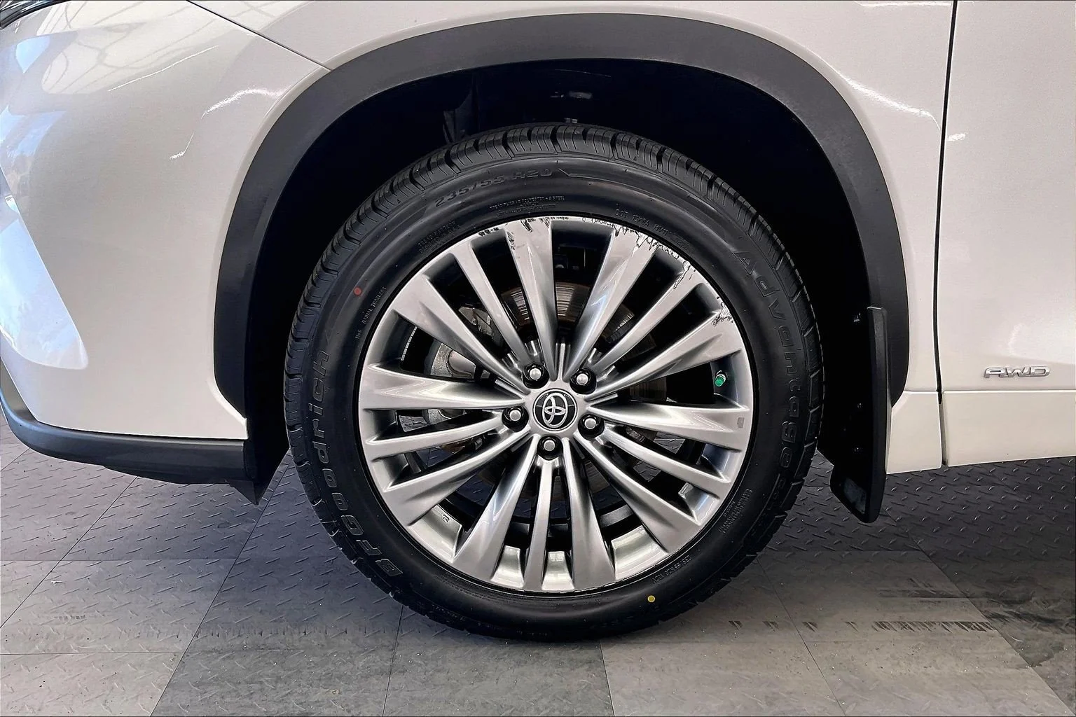 Used 2021 Blizzard Pearl Toyota Platinum image 8