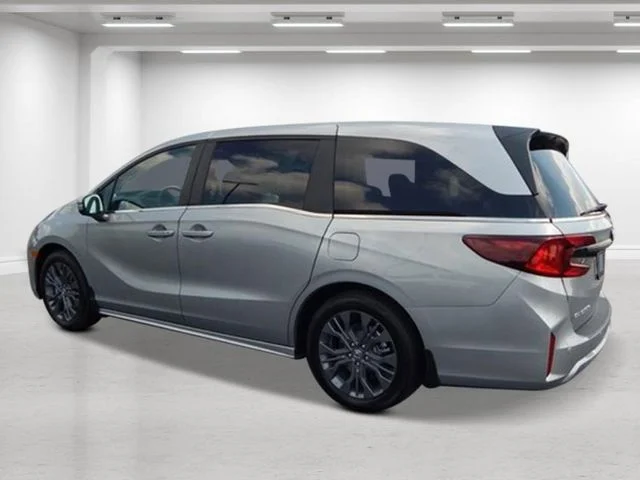 New 2026 Solar Silver Metallic Honda Touring image 3