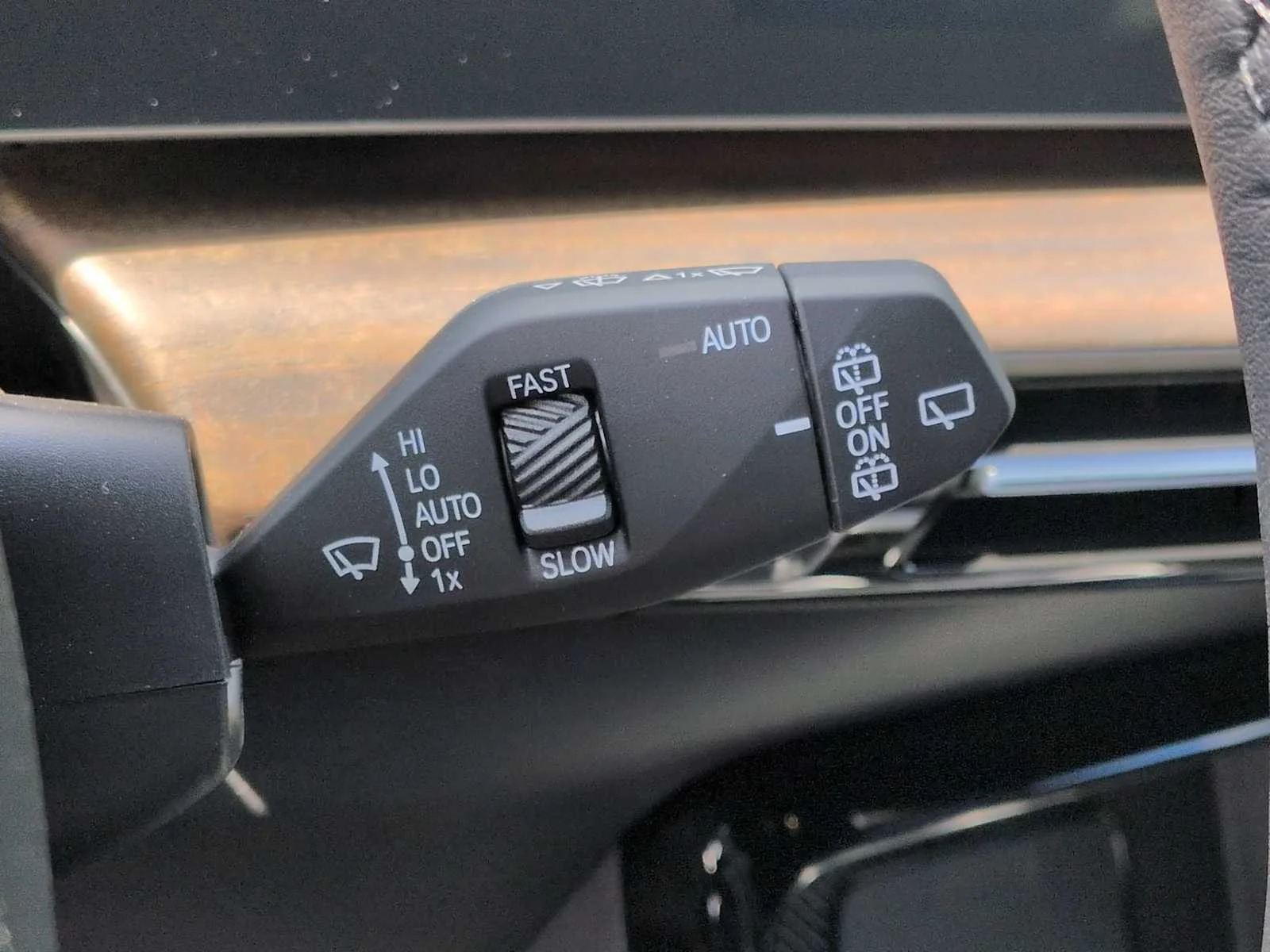 New 2026 Vegas Red Metallic BMW xDrive28i image 27