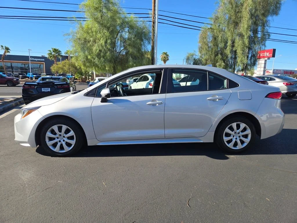 Used 2024 Classic Silver Me Toyota LE image 3