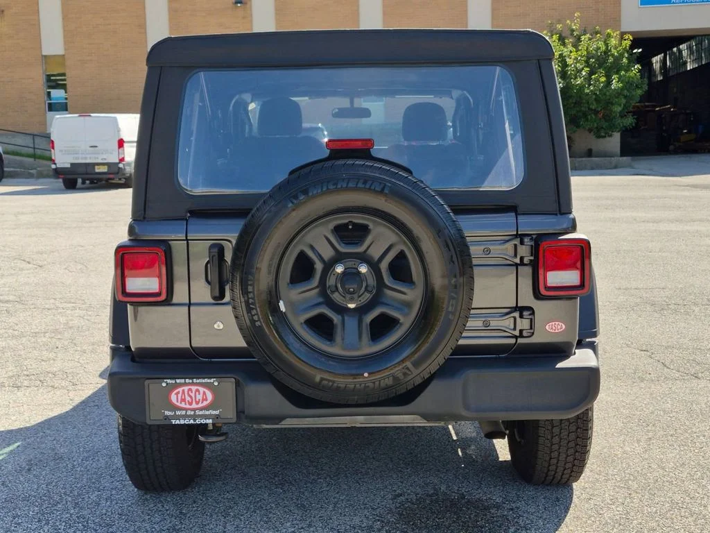 Used 2022 Gray Jeep Unlimited Sport image 4