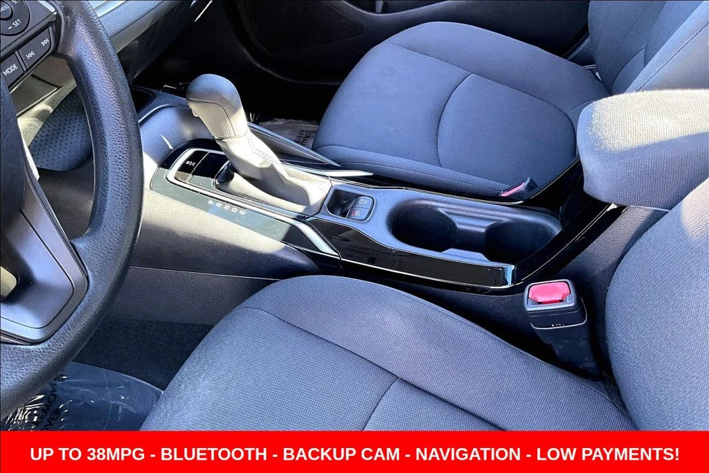 Used 2020 White Toyota LE image 22