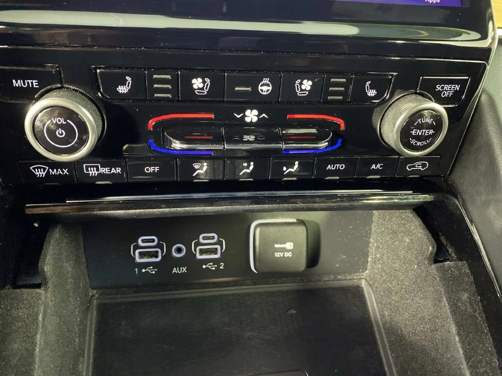 Used 2021 Diamond Black Jeep Summit image 22