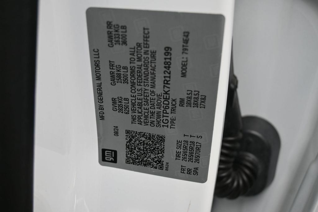 Used 2024 White GMC AT4 image 18