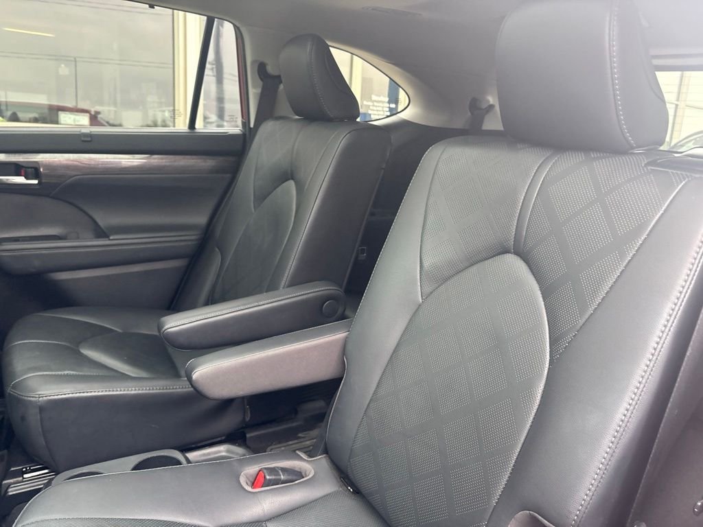 Used 2020 Pearl Toyota Platinum image 41