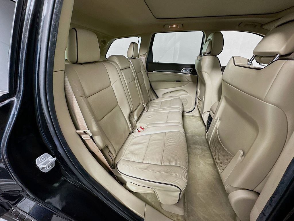 Used 2014 Brilliant Black Crystal Pearlcoat Jeep Overland image 28