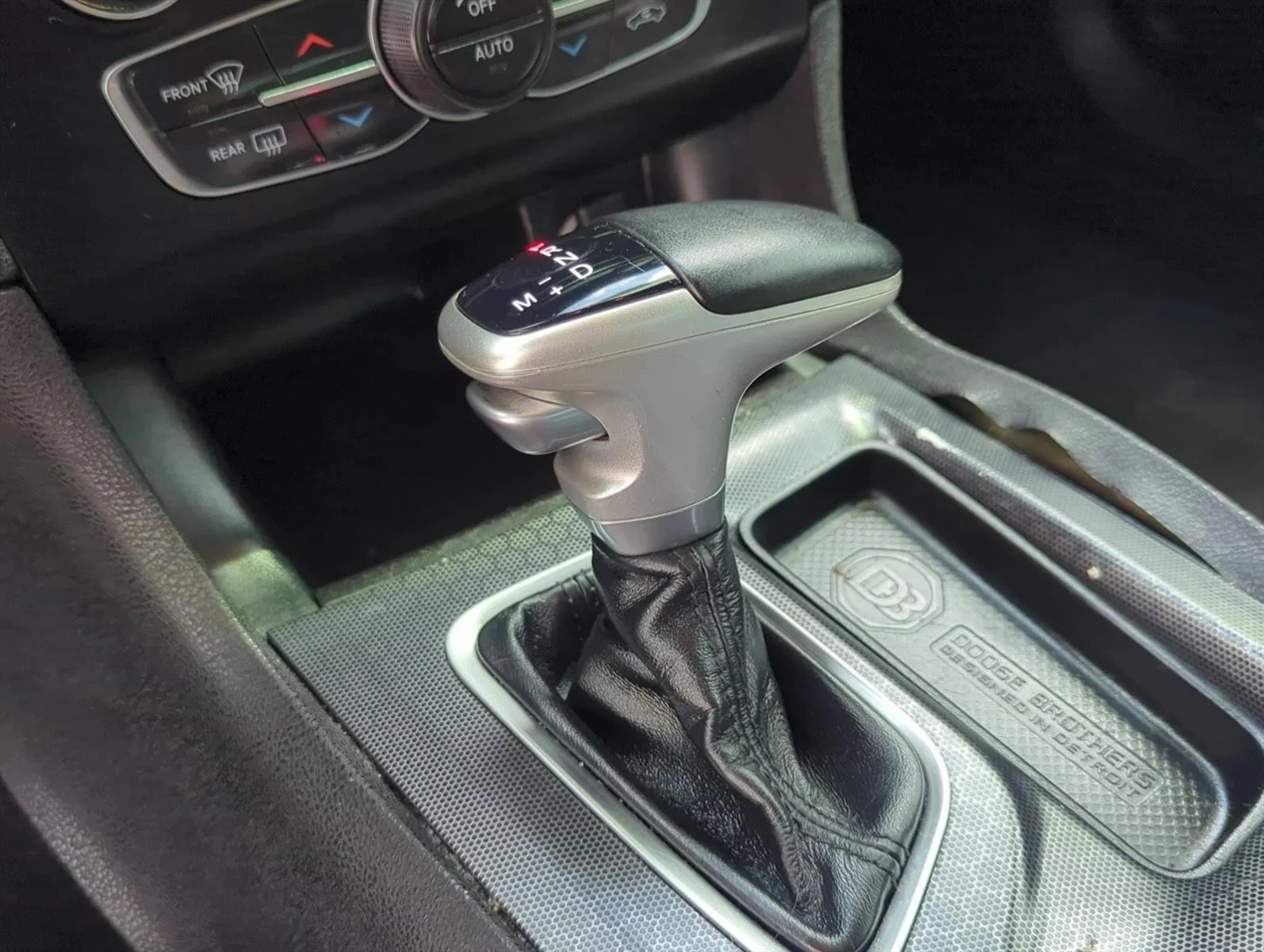 Used 2016 Pitch Black Clearcoat Dodge SXT image 21