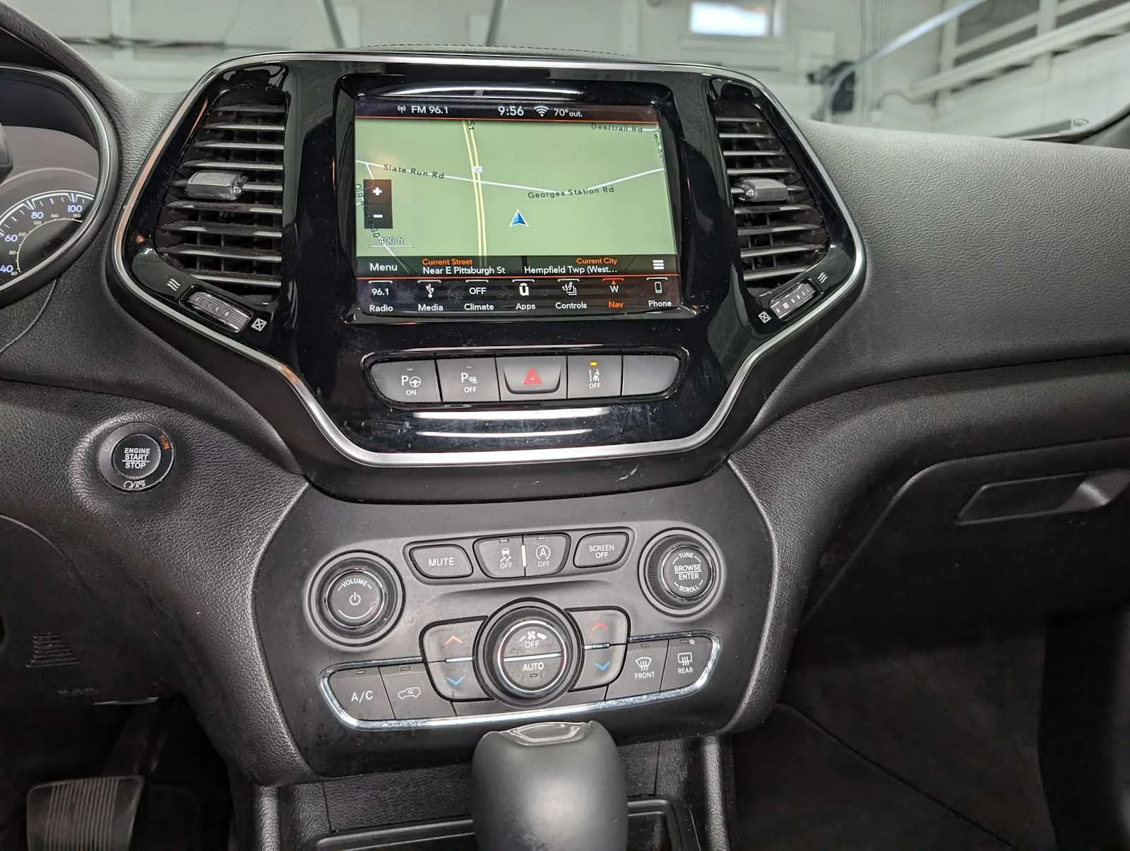 Used 2019 Pearl White Pearlcoat Jeep High Altitude image 34