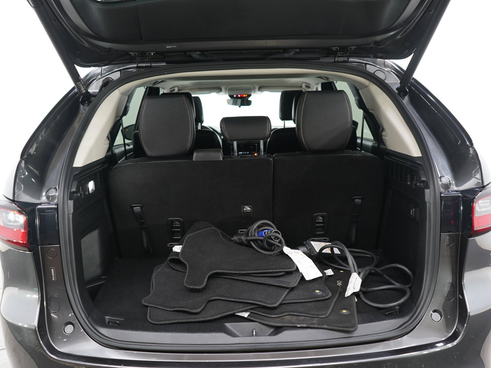 Used 2024  Mazda Preferred image 17