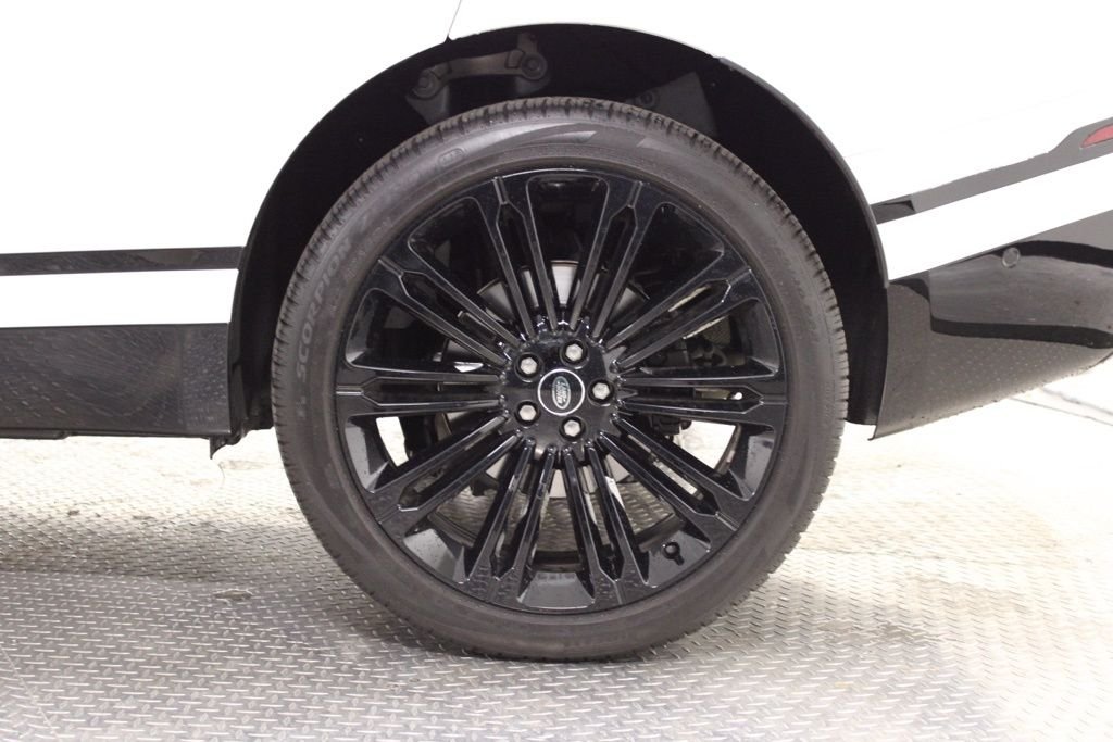 Used 2026 Fuji White Land Rover Dynamic SE image 17