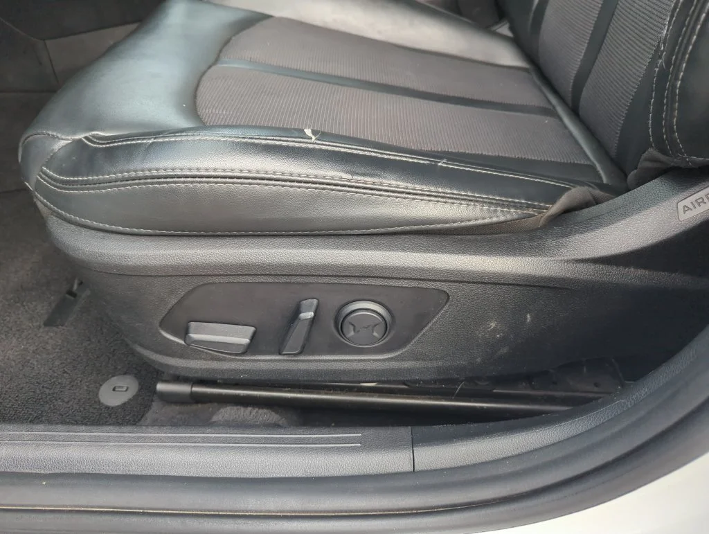 Used 2023 White Kia GT-Line image 13