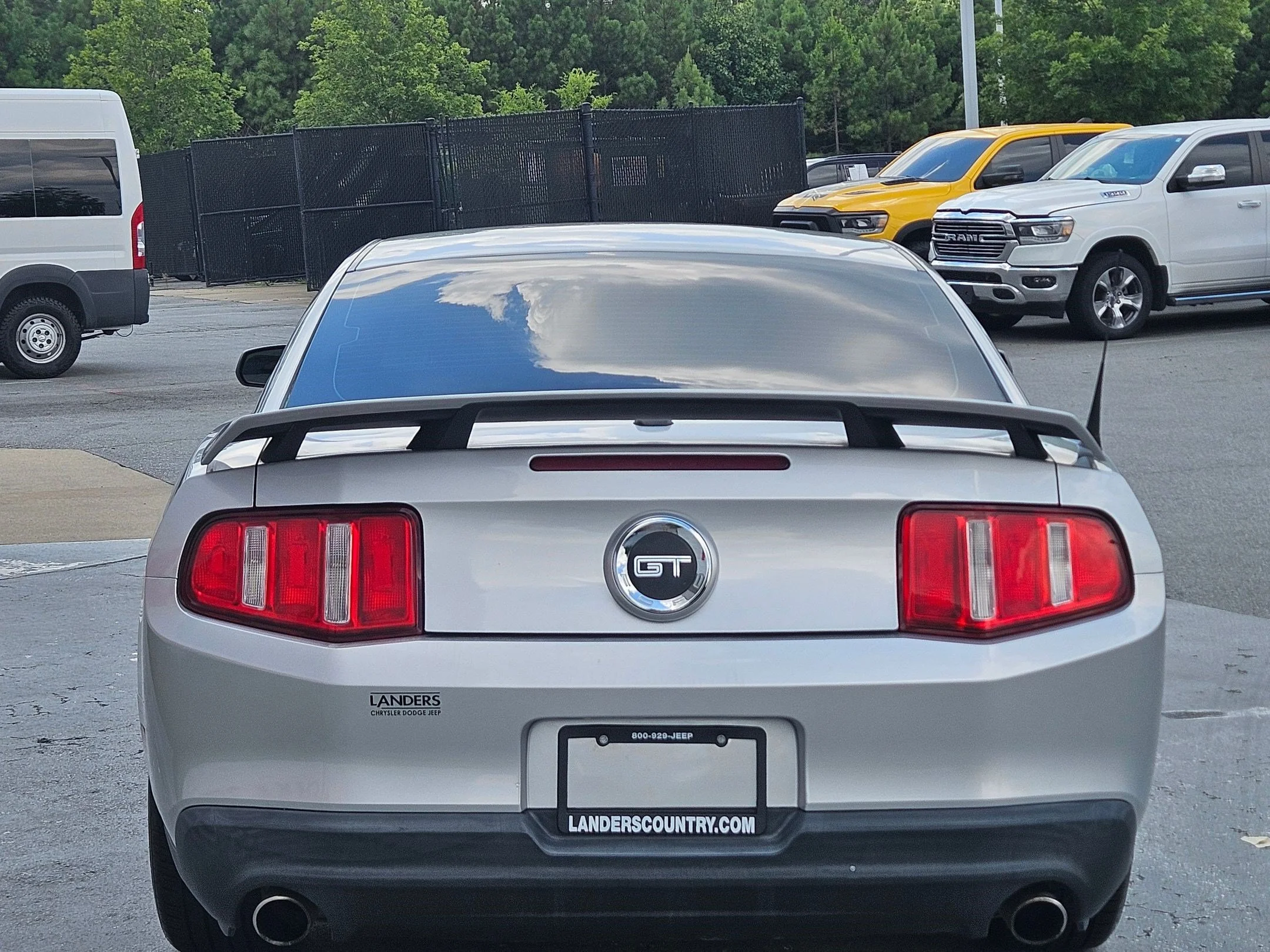 Used 2010 Brilliant Silver Metallic Ford GT Premium image 6
