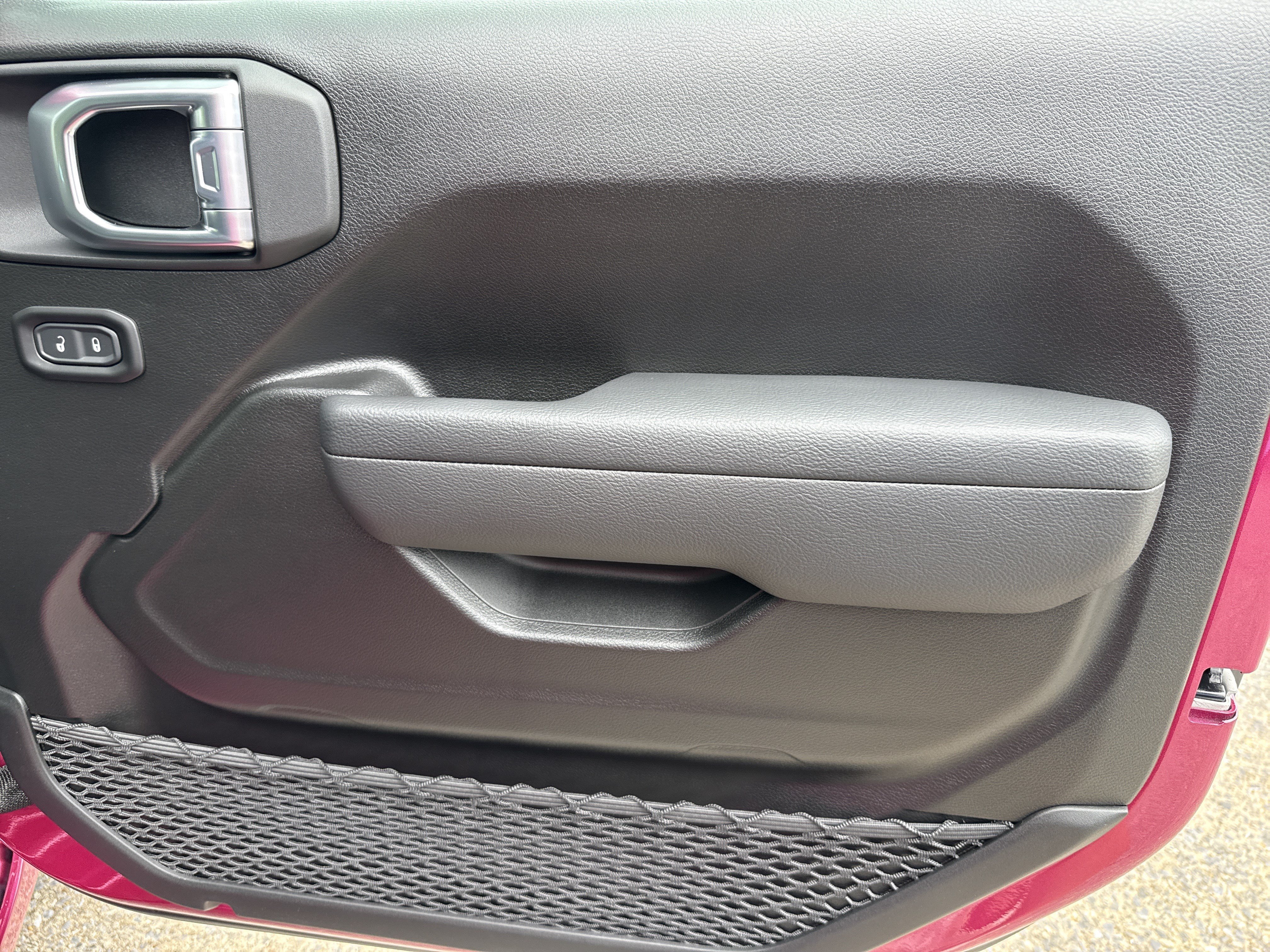 New 2026 Tuscadero Pearlcoat Jeep Sport S image 16