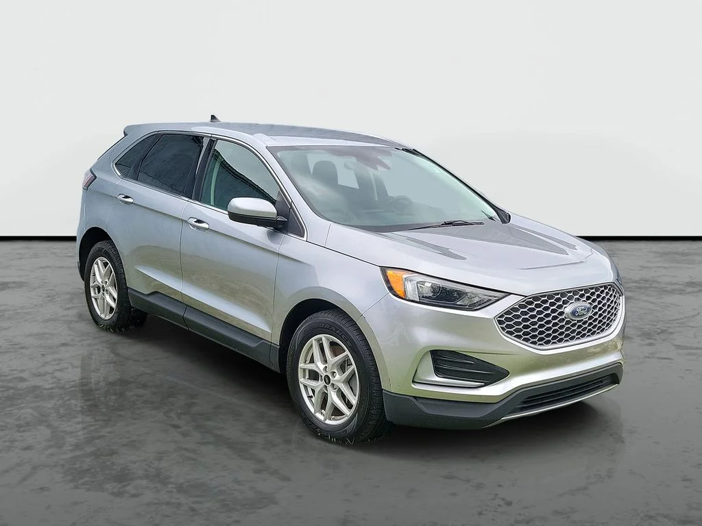 Used 2024 Silver Ford SEL image 1