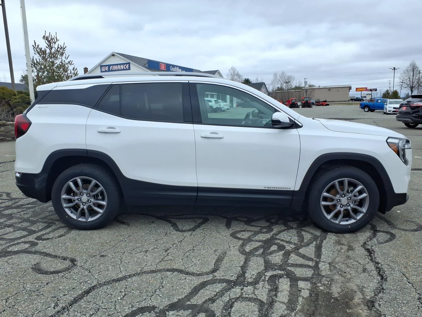Used 2024 Summit White GMC SLT image 4