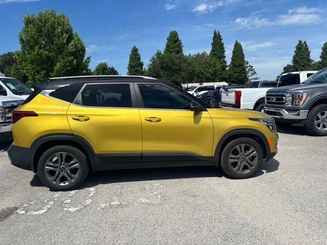 Used 2023 Yellow Kia S image 4