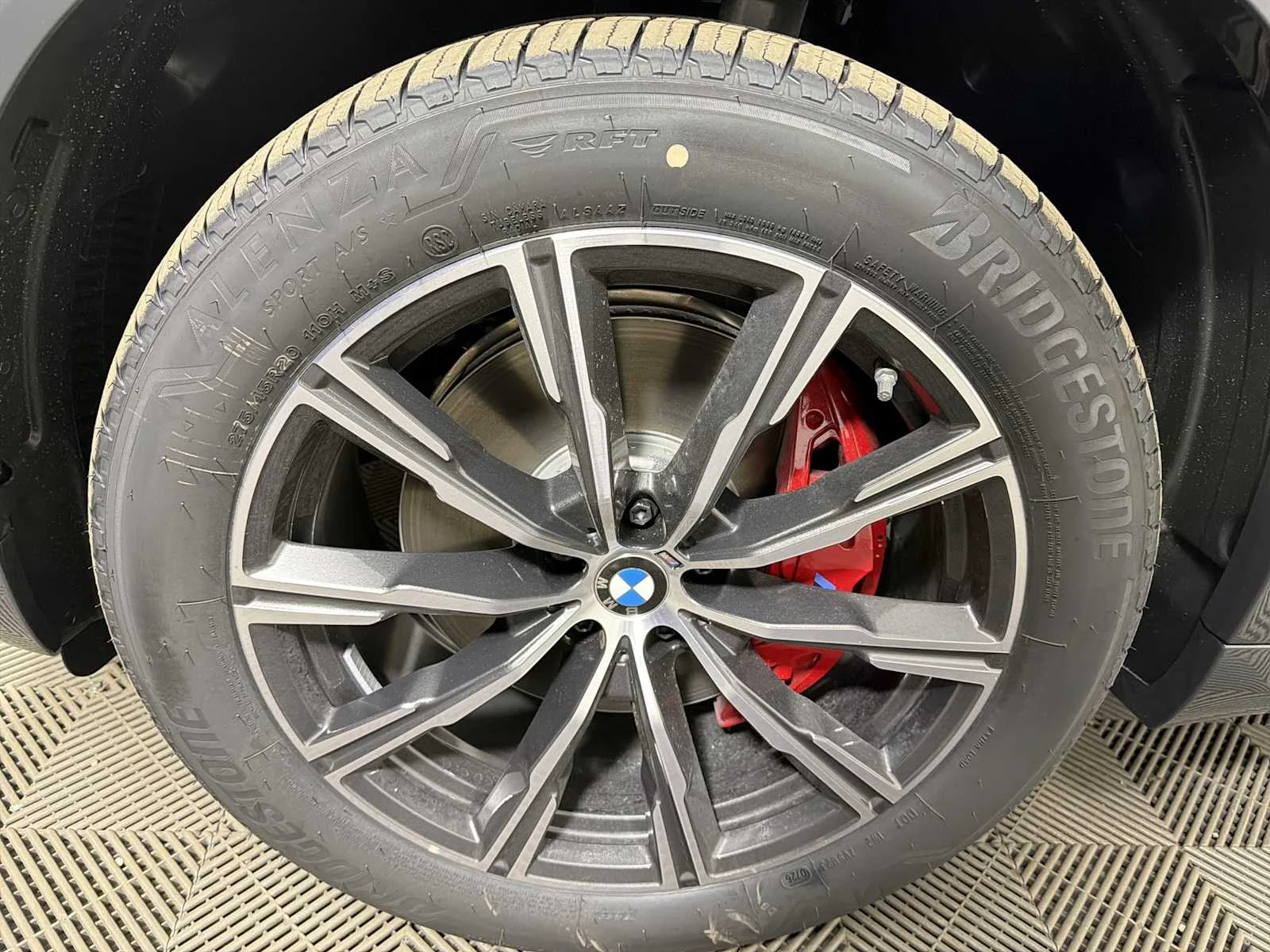 New 2026 Dravit Grey Metallic BMW xDrive40i image 10