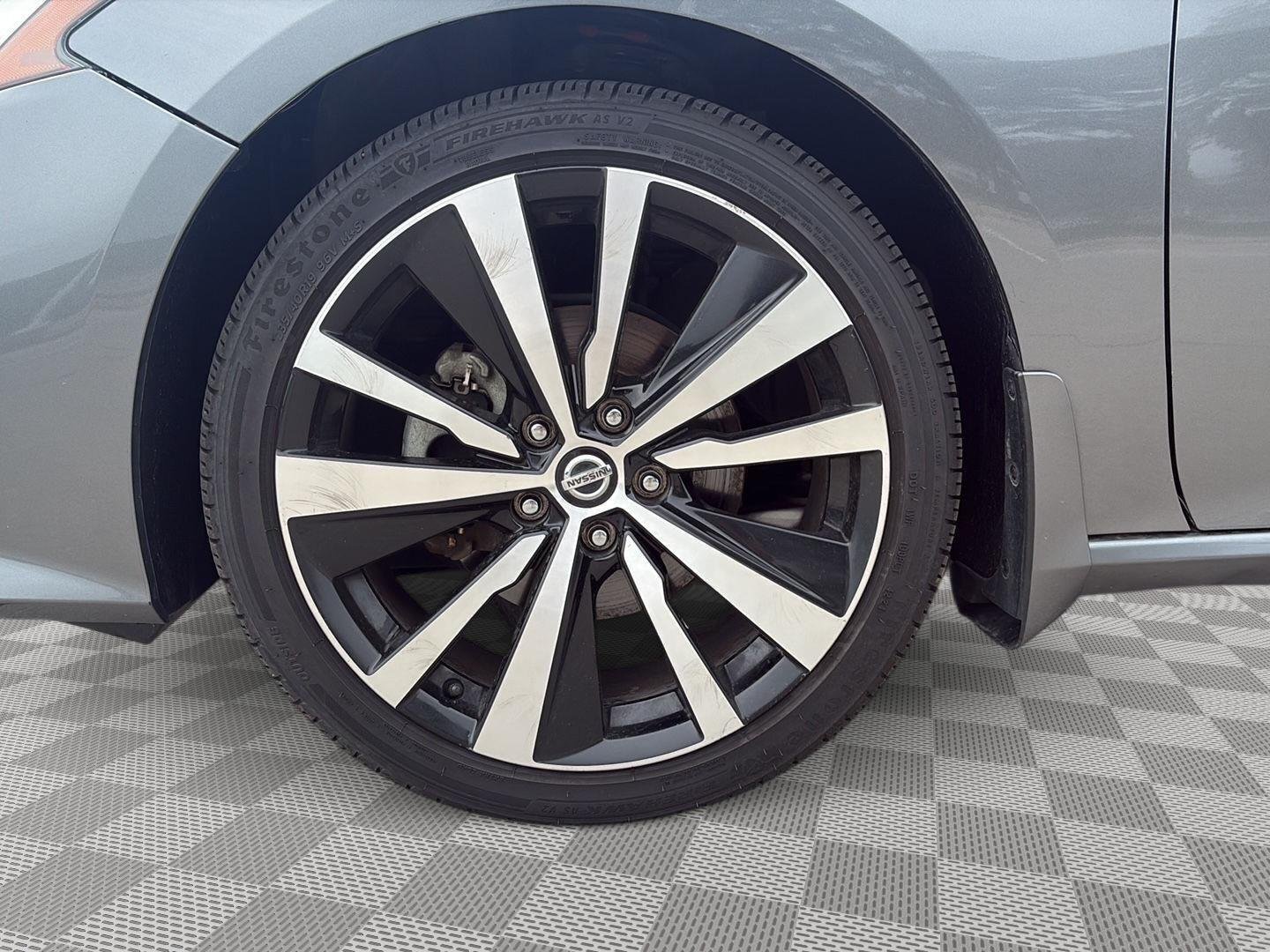 Used 2020 Gun Metallic Nissan 2.5 SR image 4