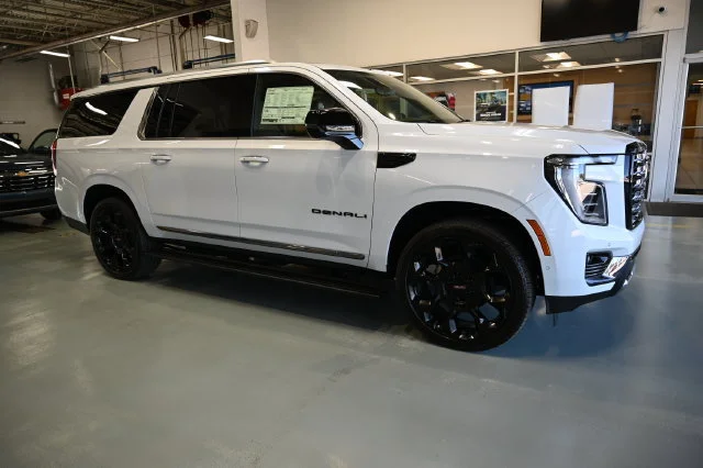 2026 GMC Yukon XL Denali Ultimate - Photo 8
