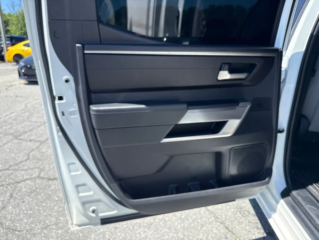 Used 2025 White Toyota SR5 image 27