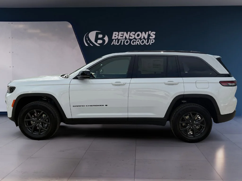 New 2027 White/off-white Jeep Laredo Altitude image 2