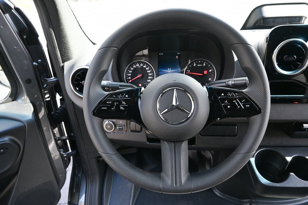 Used 2026 Selenite gray metallic Mercedes-Benz Cargo 170 WB image 2
