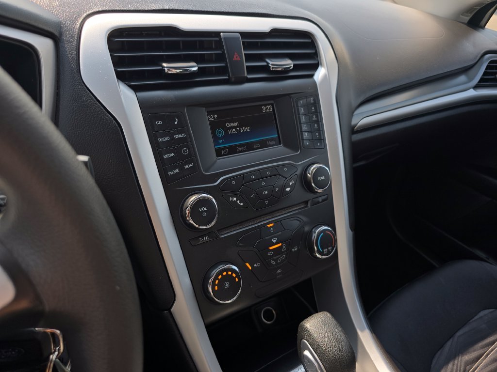 Used 2016 Gray Ford SE image 24
