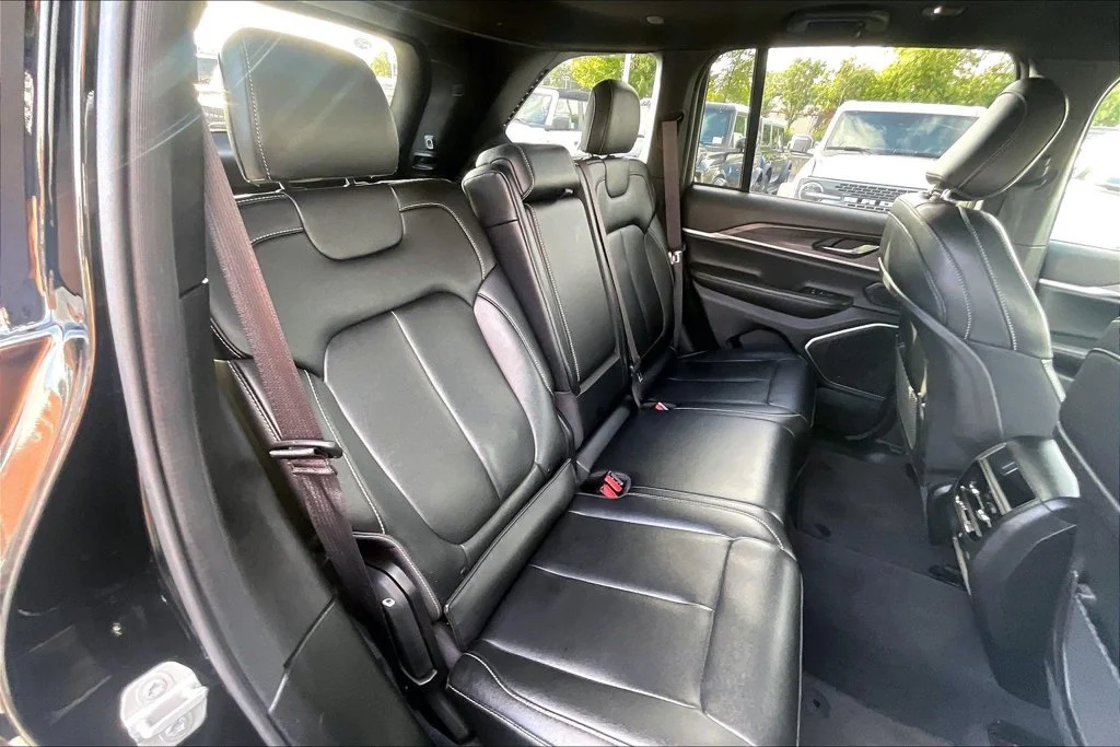 Used 2024 Diamond Black Jeep 4xe image 26