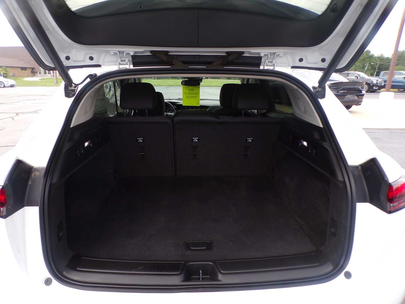 Used 2022 Summit White Buick Preferred image 23
