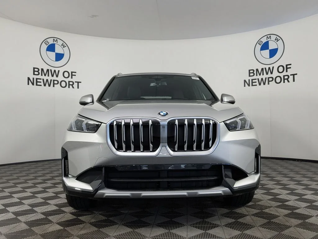 New 2026 Space Silver Metallic BMW xDrive28i image 4