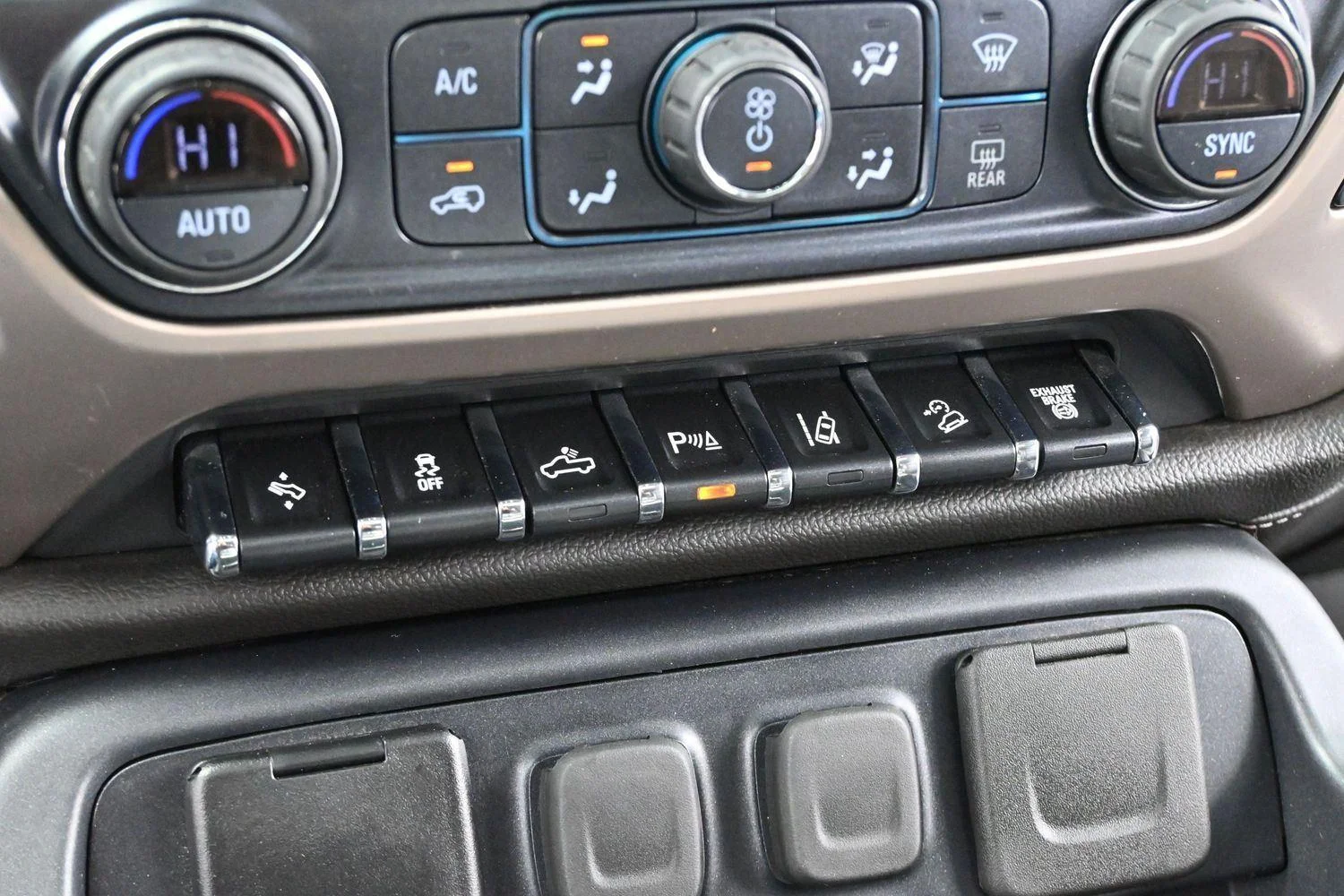 Used 2019 Summit White GMC Denali image 23