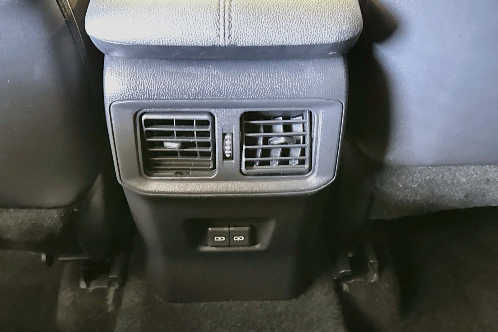 Used 2022 Blizzard Pearl Toyota XLE Premium image 23