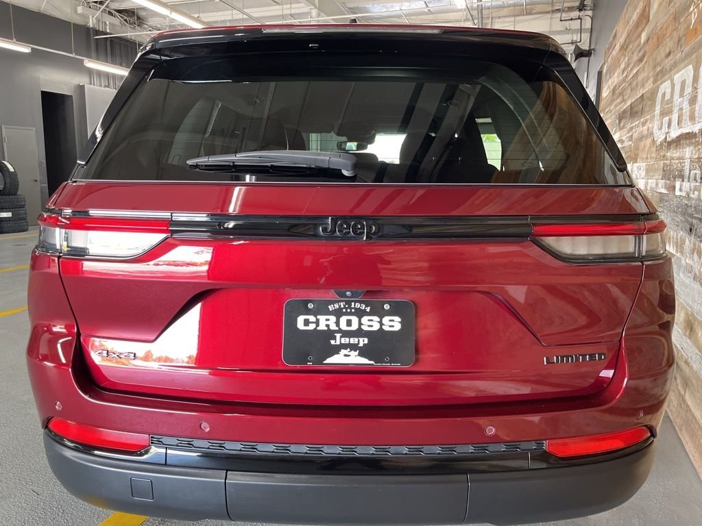 Used 2023 Velvet Jeep Limited image 24