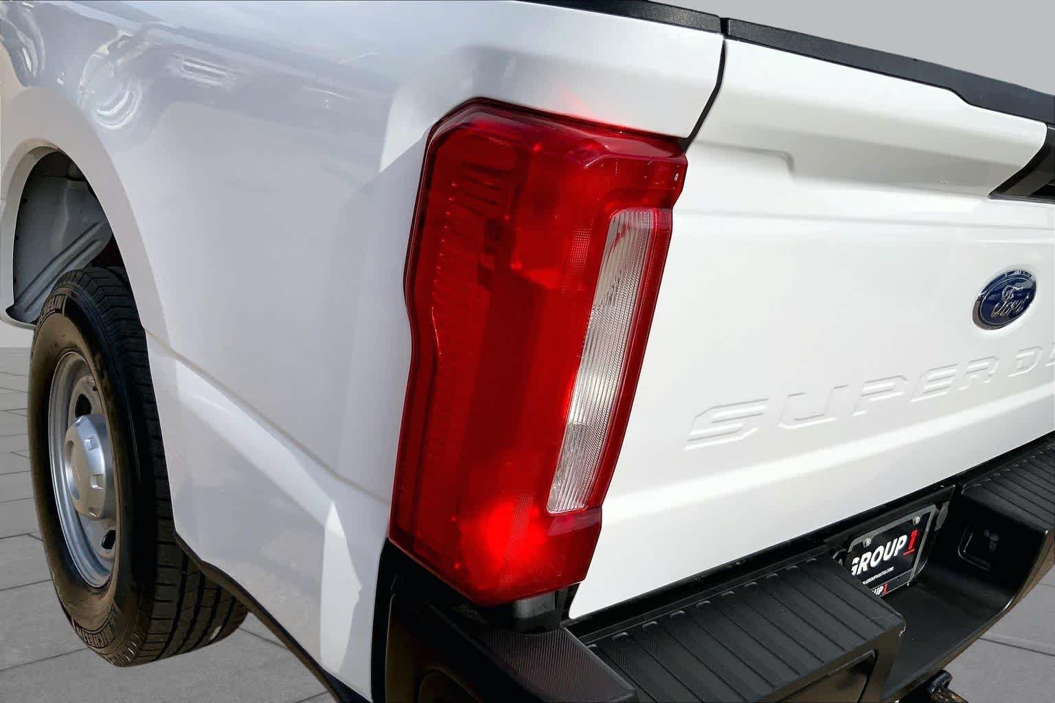Used 2024 Oxford White Ford XL image 29